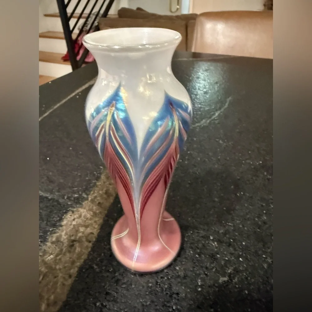 Stunning Signed Zellique Studios Pulled Feather Vase – 1982